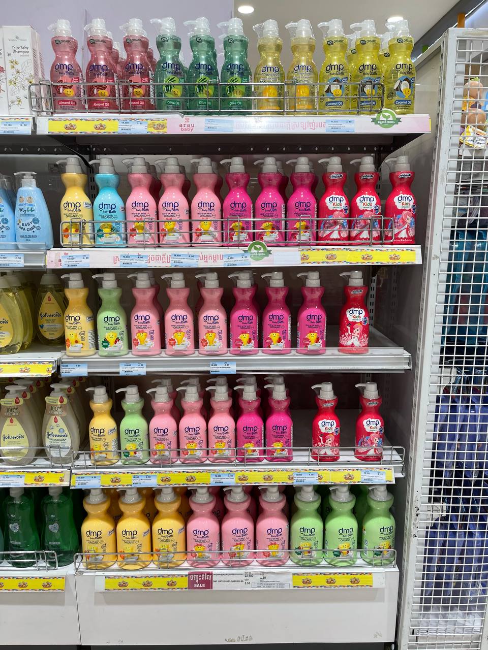 Modern Trade Distribution of Cellox and Hygienist Products by BJC at Makro Cambodia - Image 40